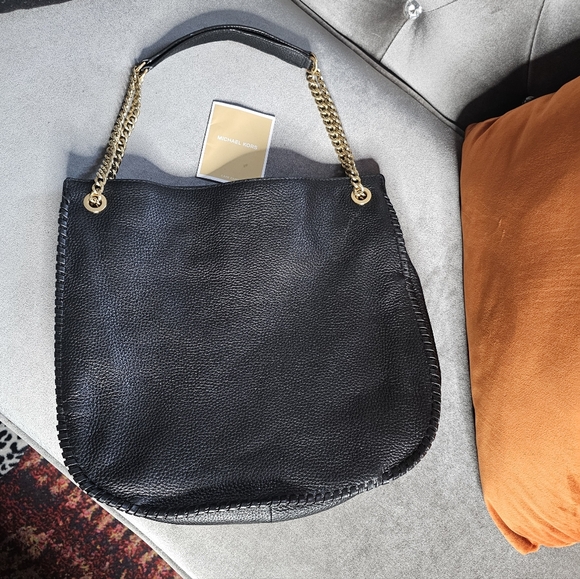 Michael Kors Black Pebbled Genuine Leather Shoulder Bag with Gold Chain Straps - Picture 2 of 4